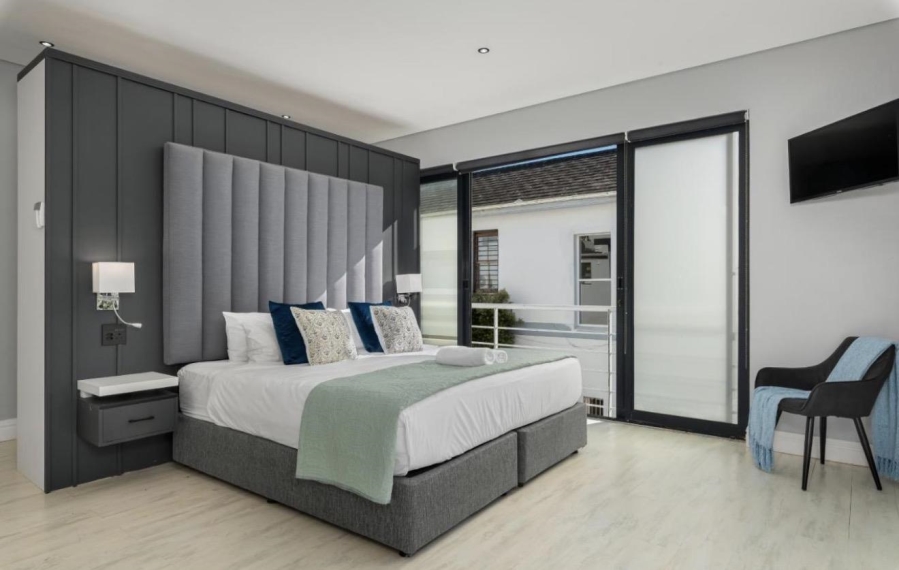 2 Bedroom Property for Sale in Sea Point Western Cape